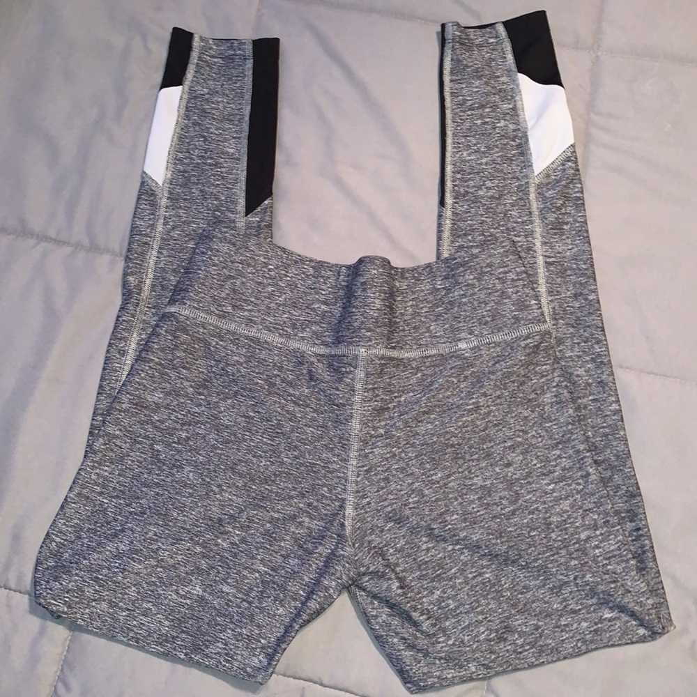 PINK VICTORIA SECRET YOGA LEGGINGS. - Picture 7 of 8